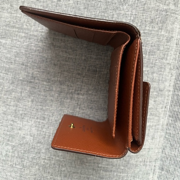 ✨ Louis Vuitton Monogram Compact Wallet BOX NOT INCLUDED - Picture 9 of 16
